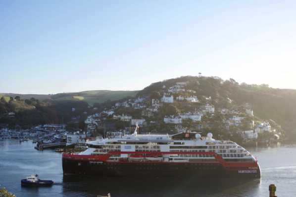 16 March 2020 - 07-20-56 
Norwegian cruise ship Fridtjof Nansen is 140 metres long. And the usable river where it turns is not all that much wider.
--------------
Cruise ship Fridtjof Nansen visits Dartmouth